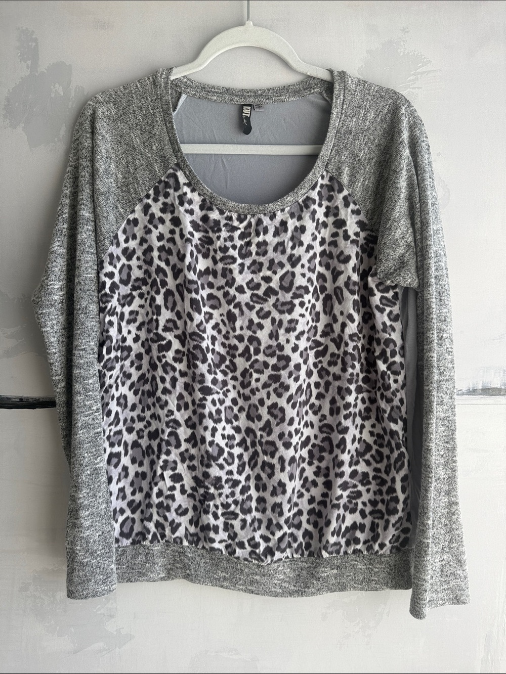 Kut from the Kloth Grey Raglan Leopard Print Pullover